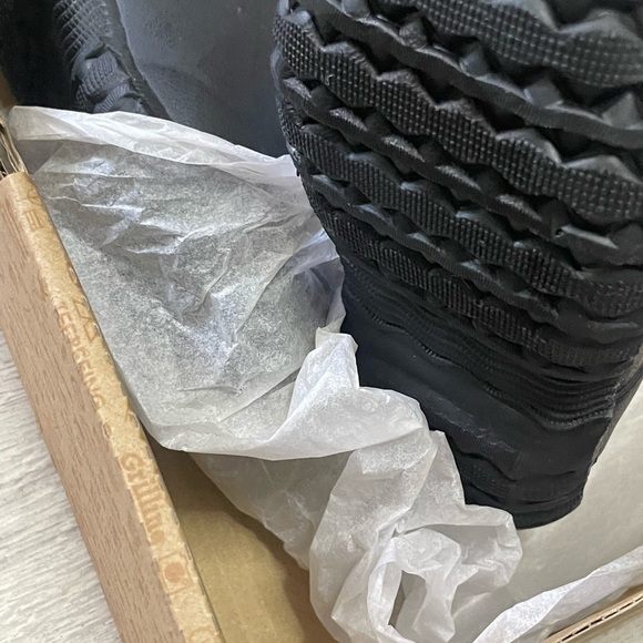 BOGS Black Waterproof Boots Kids - Picture 3 of 9